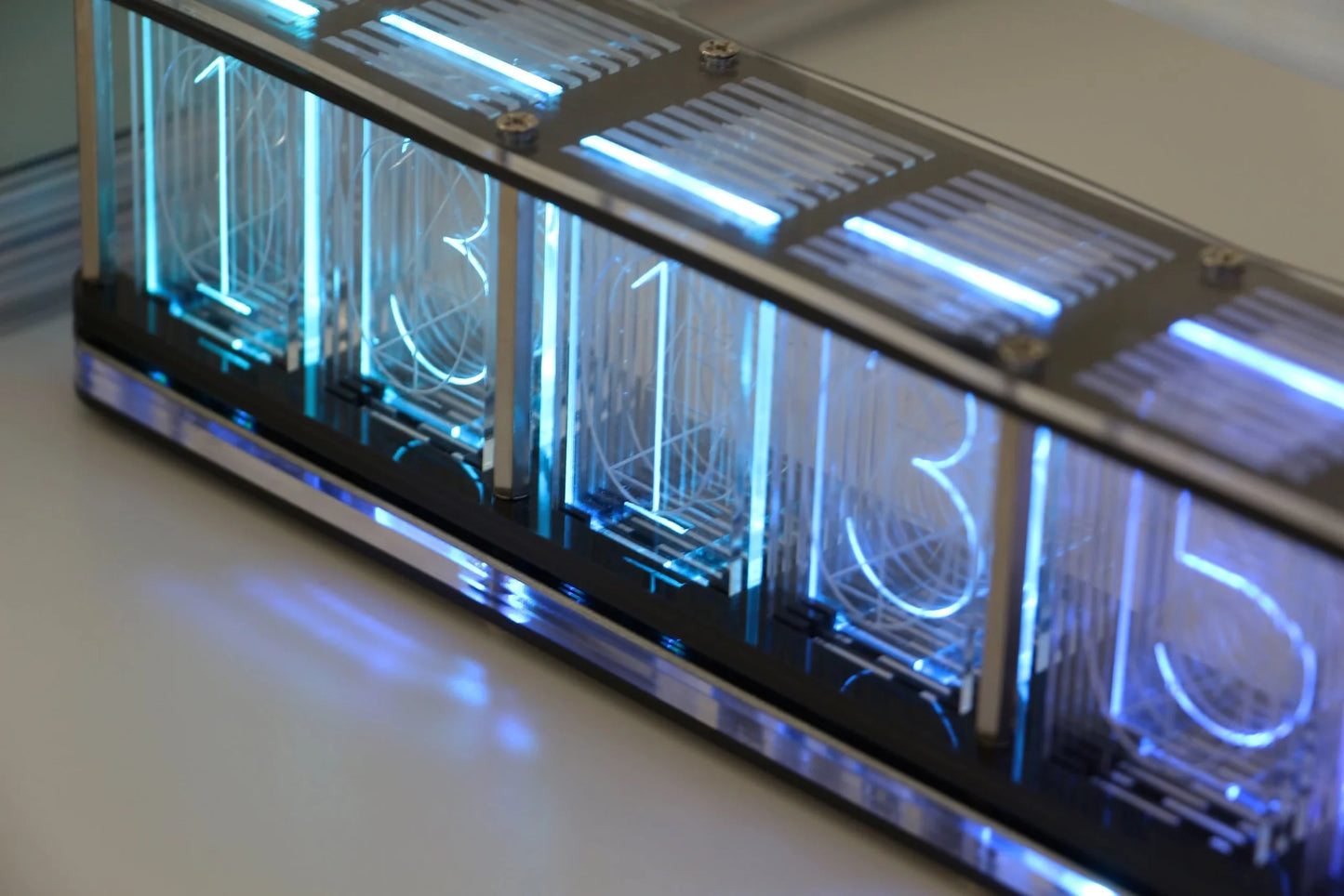 DETAIL RGB Tube Clock