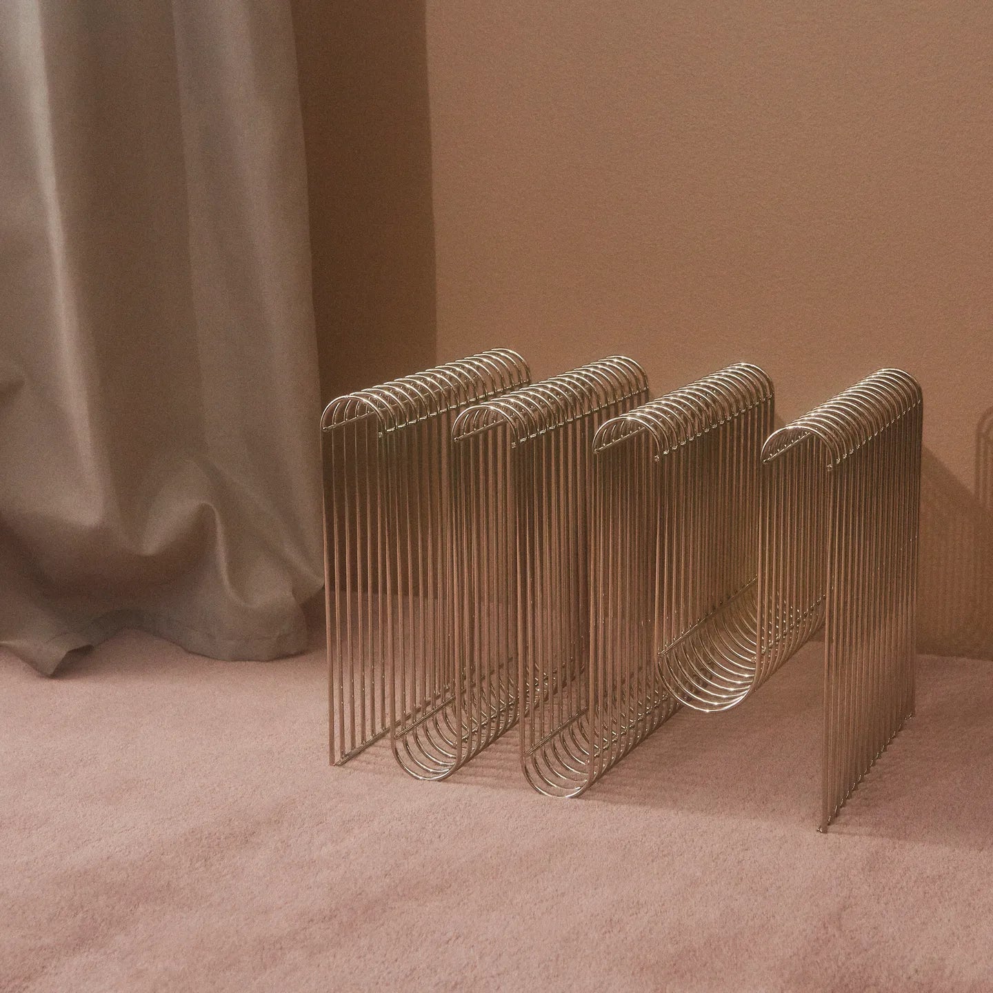 AYTM Curva - Newspaper Stand